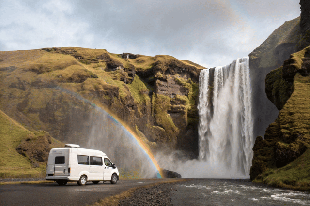 camper-huren-ijsland-waterval.png